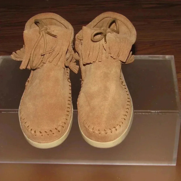 MINNIETONKA Women’s 457 Venice Ankle Booties Brown Suede Fringe Moccasin Shoes 6 - Picture 2 of 6
